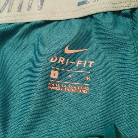 Nike shorts - Picture 2 of 4